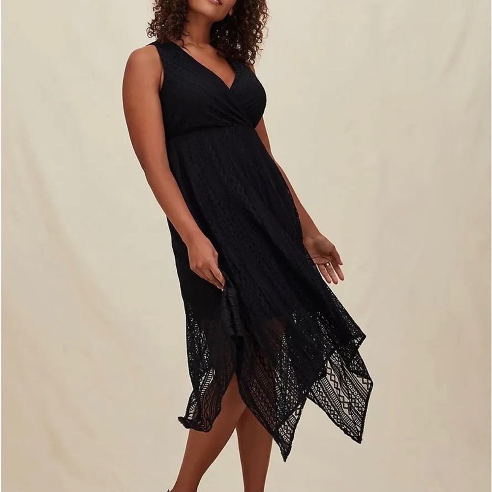 Torrid Black Geo Lace Handkerchief Skater Dress Sz 4 4X 26 NWT Pockets! Plus